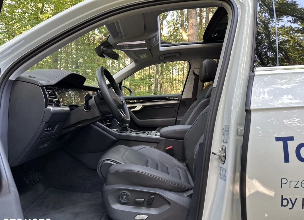 Volkswagen Touareg cena 363900 przebieg: 12000, rok produkcji 2022 z Rogoźno małe 301